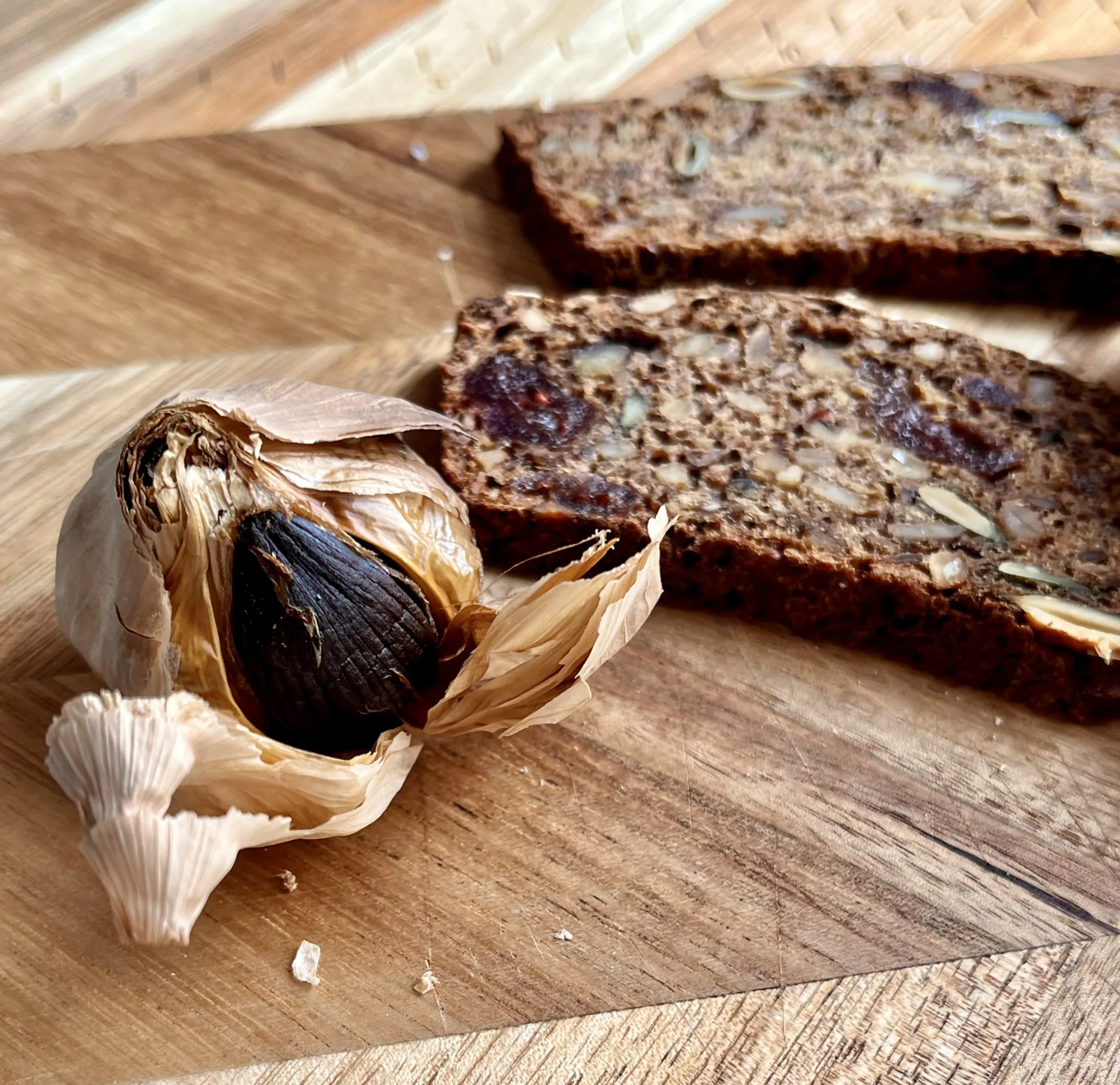 Mustavalkosipuli - fermentoitu valkosipuli, kokonainen 60gr - Image 4